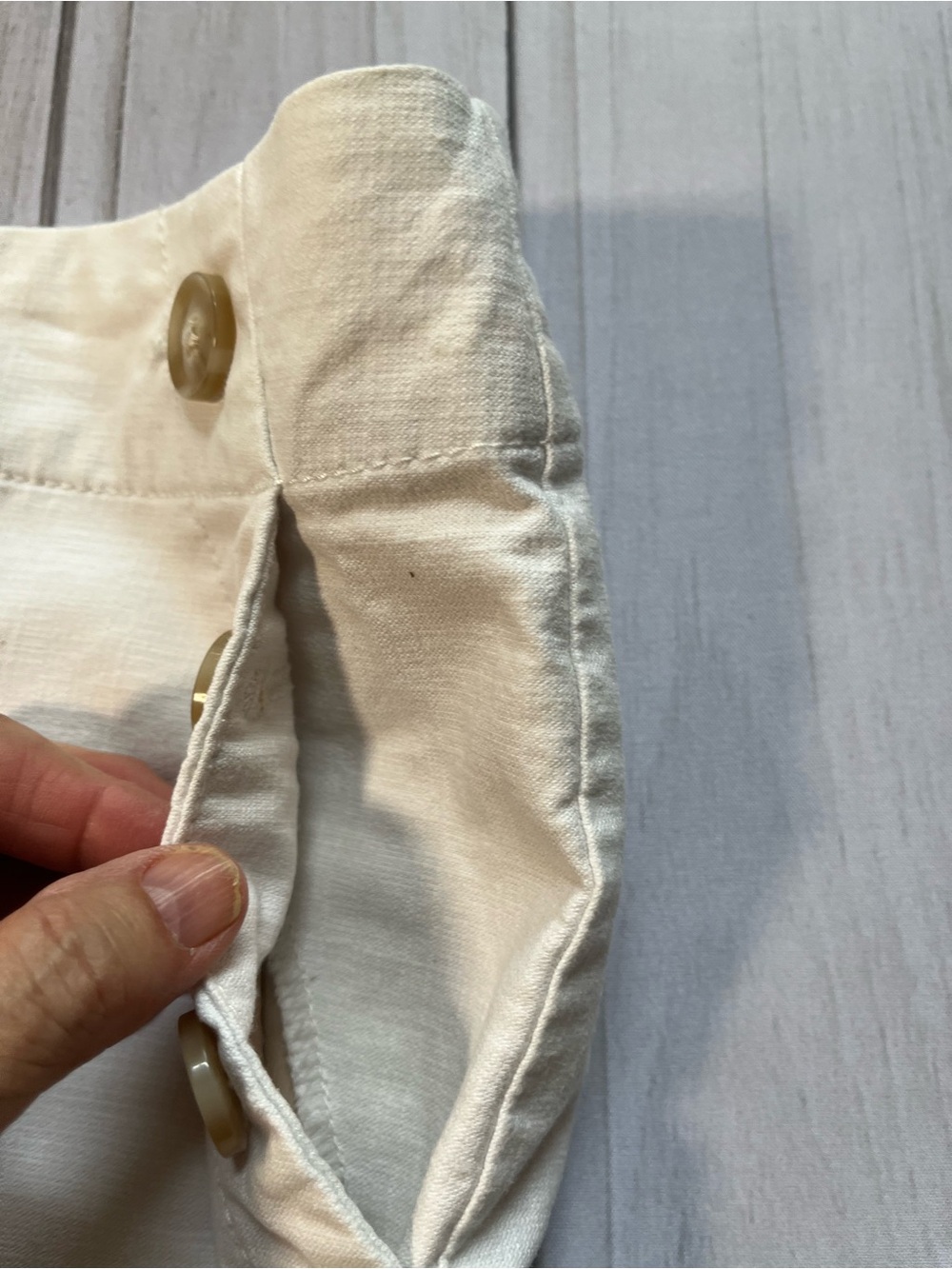 Women’s Loft nautical flat front ivory cotton blend high rise shorts. Size 6 - Picture 8 of 14